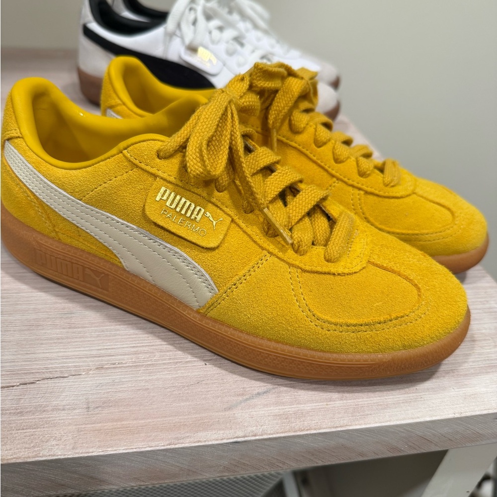 WOMENS PUMA PALERMO size 9